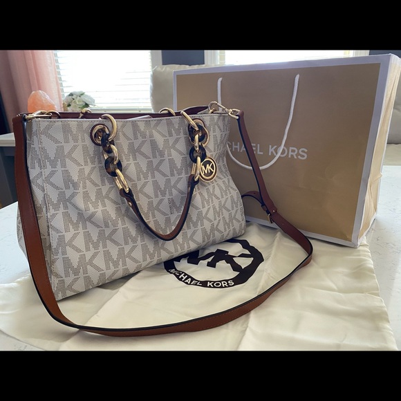 Michael Kors Handbags - Michael Kors Cynthia Vanilla PVC Medium Satchel